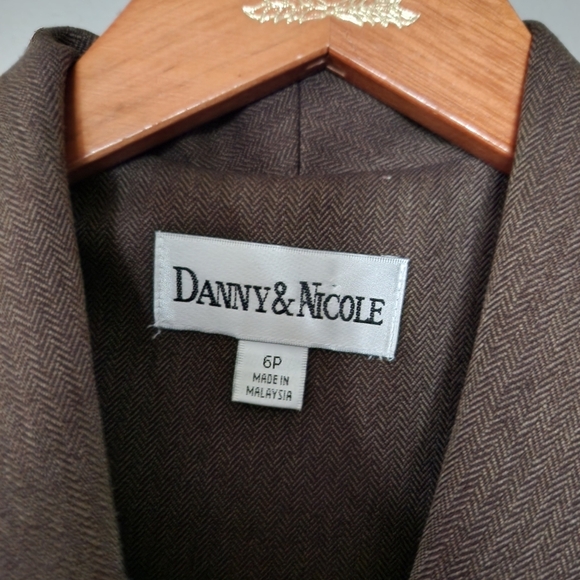 Danny & Nicole 2 Piece Pants Suit Size 6P Brown - Picture 4 of 12